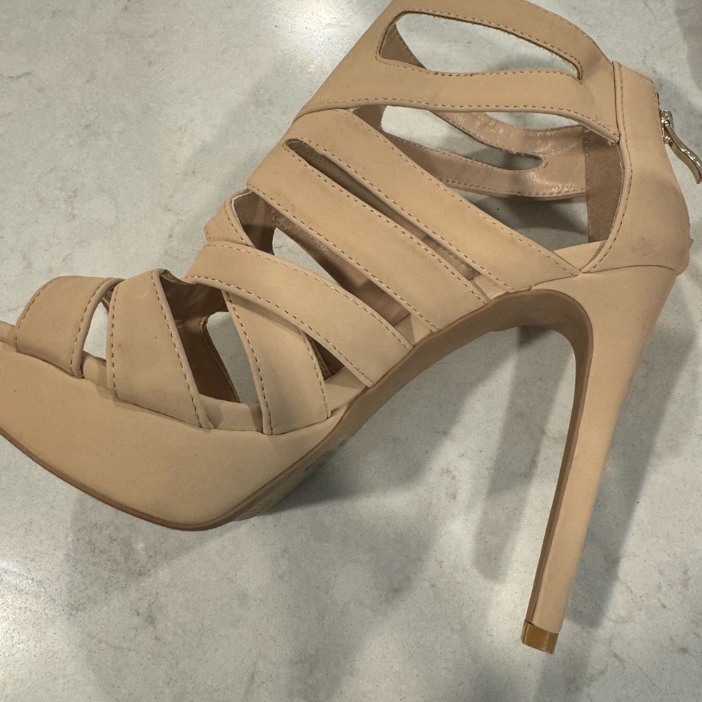 Heels - Picture 3 of 10